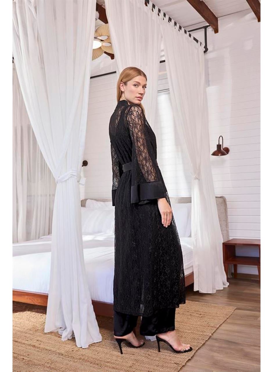 Uzun Kollu Dantelli ve Kuşaklı Sabahlık