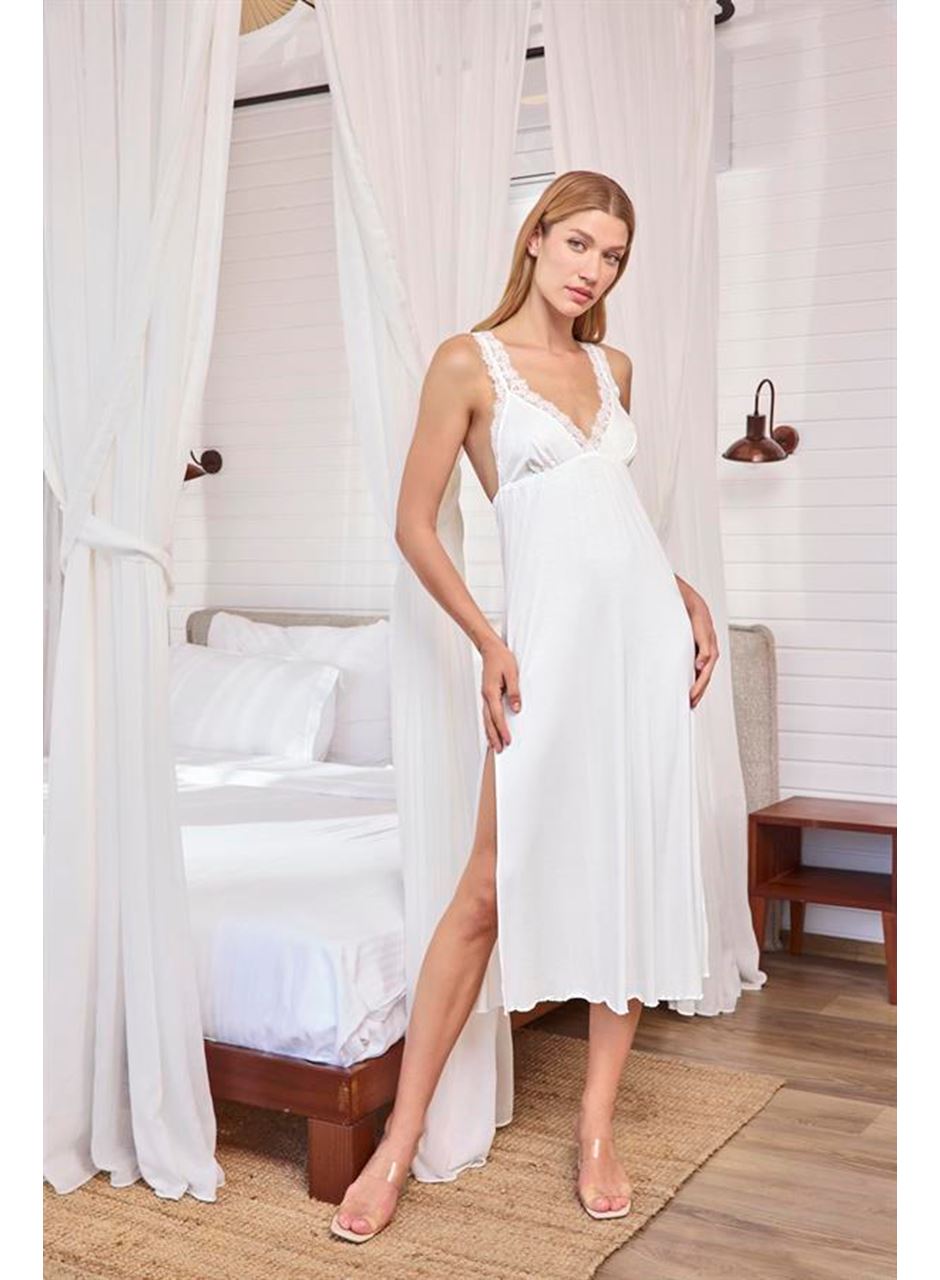 Dantelli ve Dekolteli Yırtmaçlı Gecelik