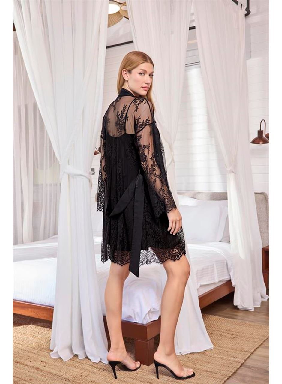 Dantelli Tüllü ve Dekolteli Saten Sabahlık Takımı