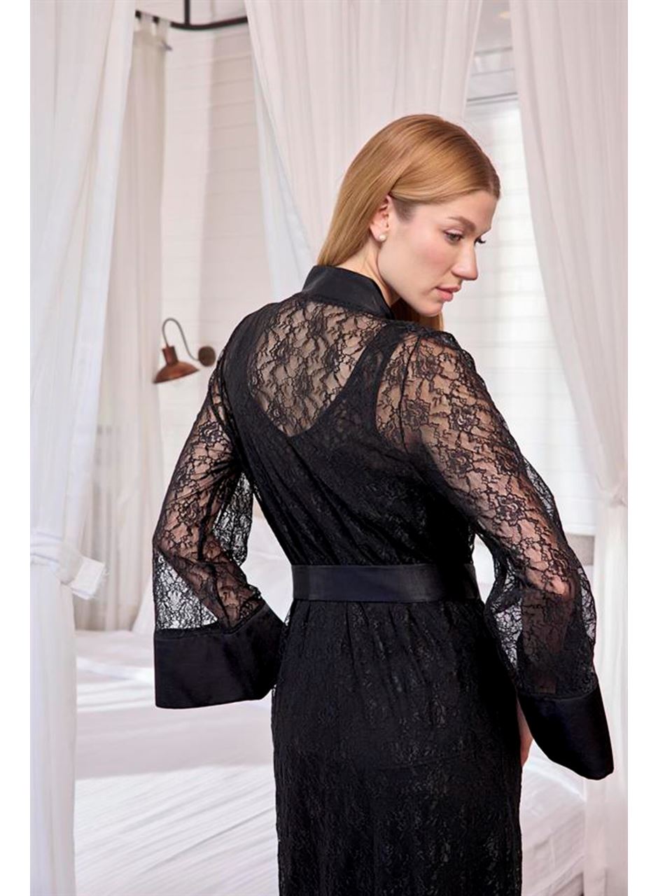 Uzun Kollu Dantelli ve Kuşaklı Sabahlık