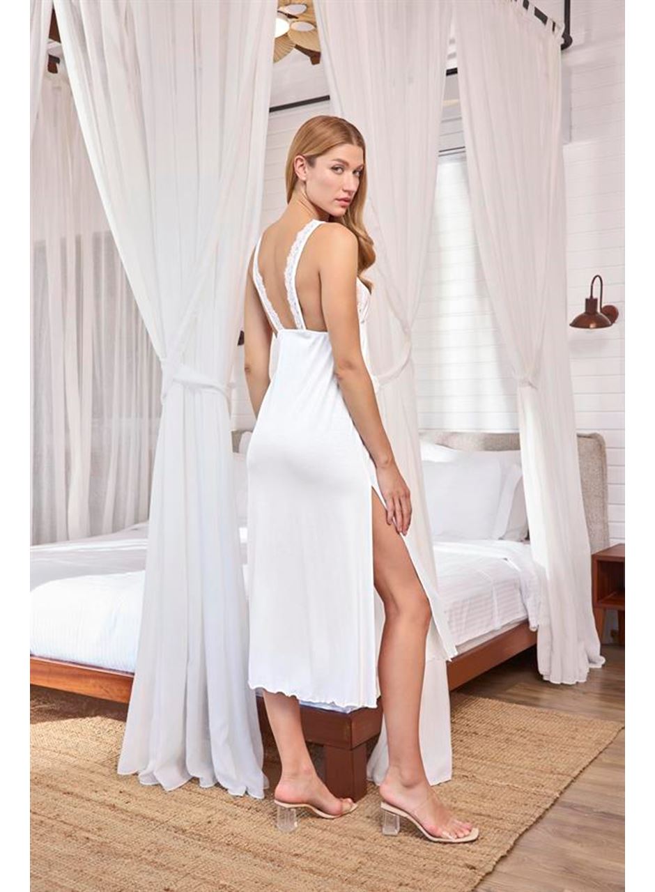 Dantelli ve Dekolteli Yırtmaçlı Gecelik