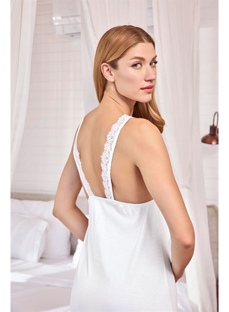 Dantelli ve Dekolteli Yırtmaçlı Gecelik