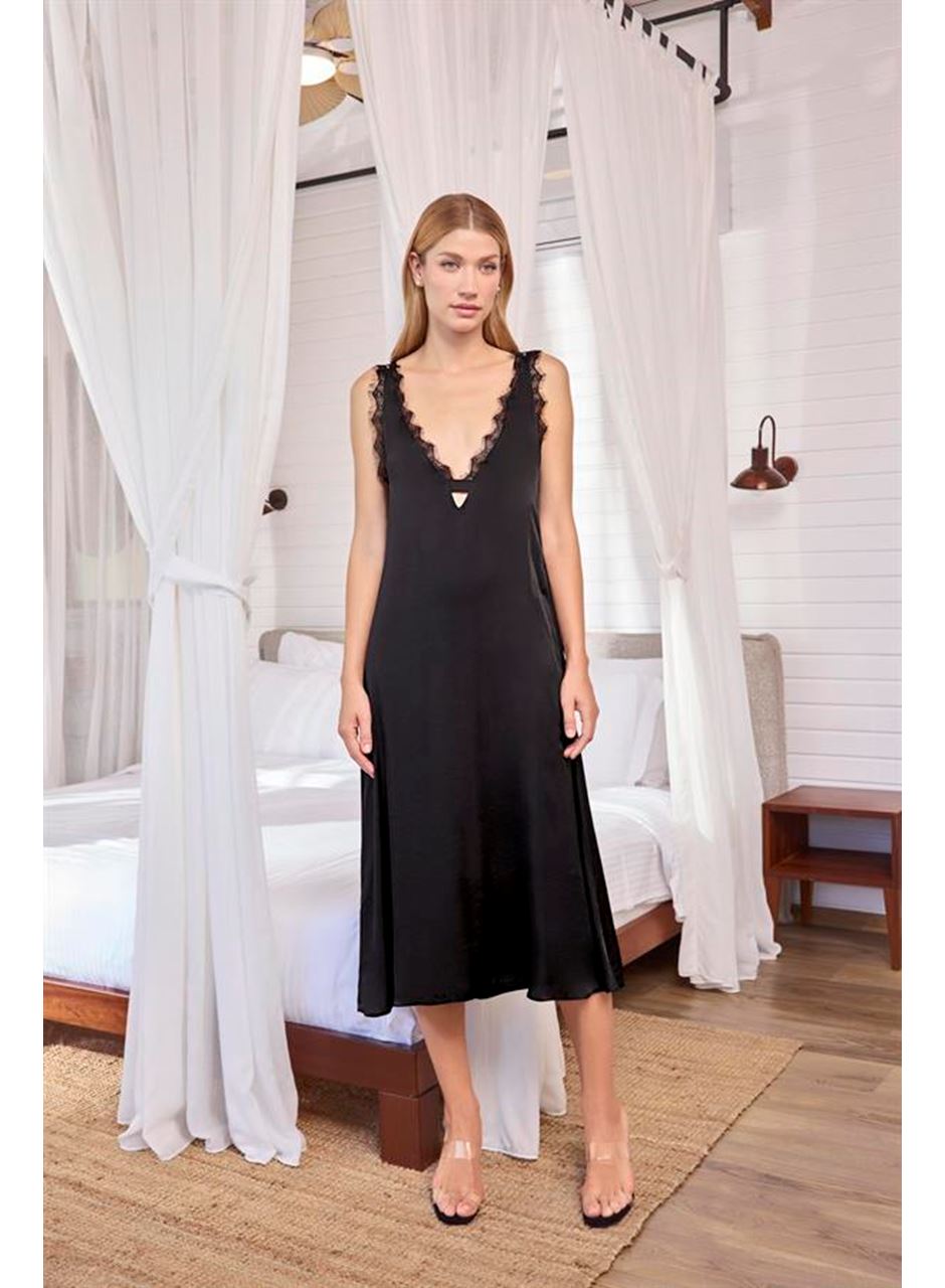 Göğüs ve Sırt Dekolteli Dantelli Saten Gecelik