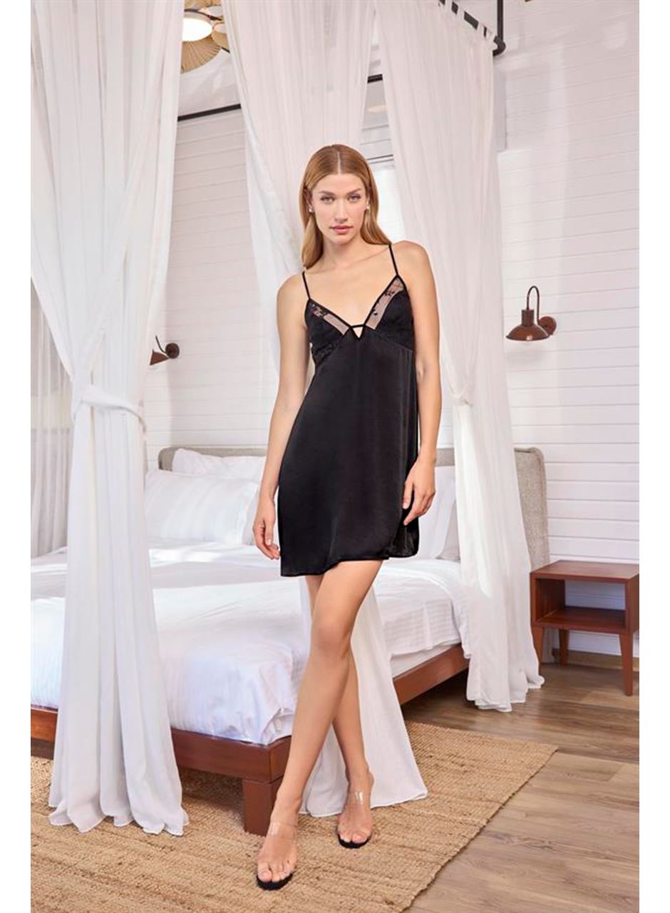 Dantelli Tüllü ve Dekolteli Saten Sabahlık Takımı