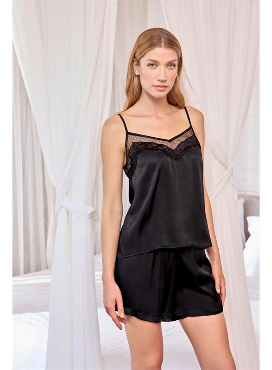 Dantelli Tüllü ve Dekolteli Saten Şort Takımı