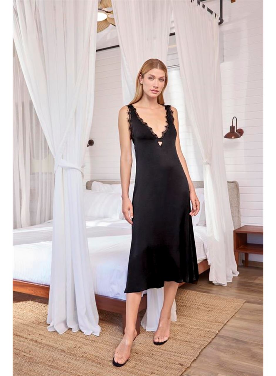 Göğüs ve Sırt Dekolteli Dantelli Saten Gecelik