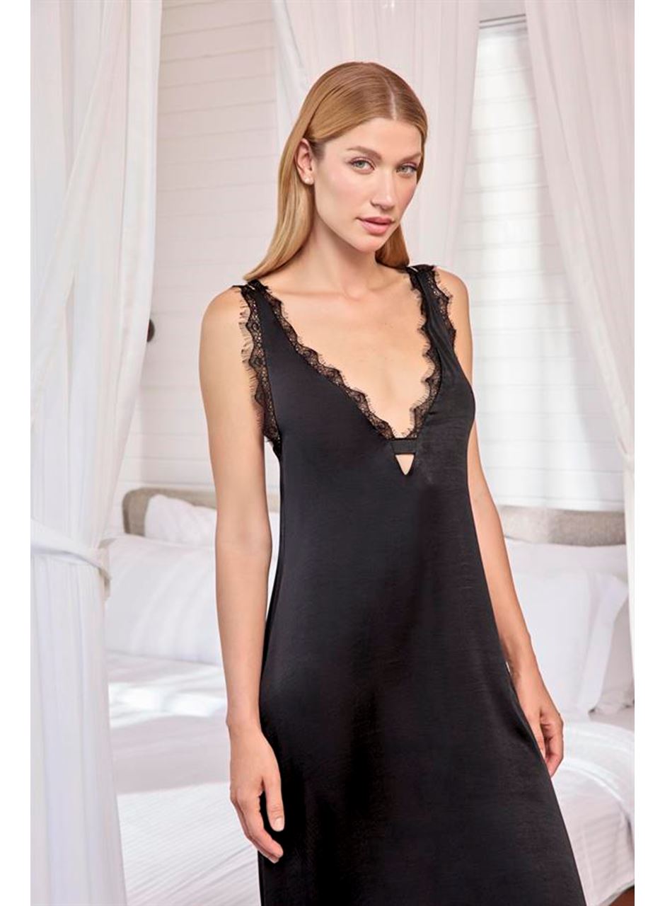 Göğüs ve Sırt Dekolteli Dantelli Saten Gecelik