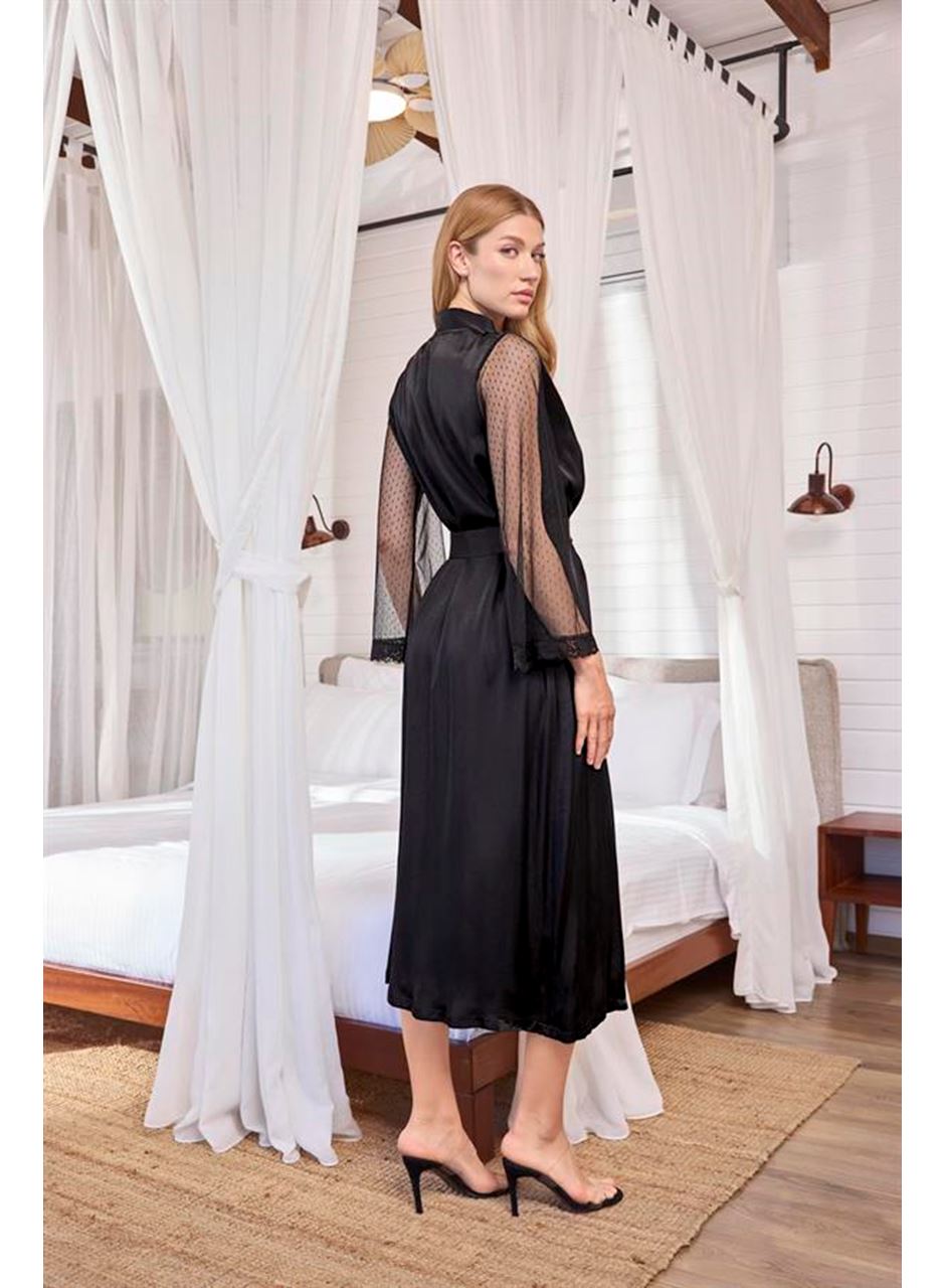 Dantelli Tüllü ve Dekolteli Saten Sabahlık Takımı