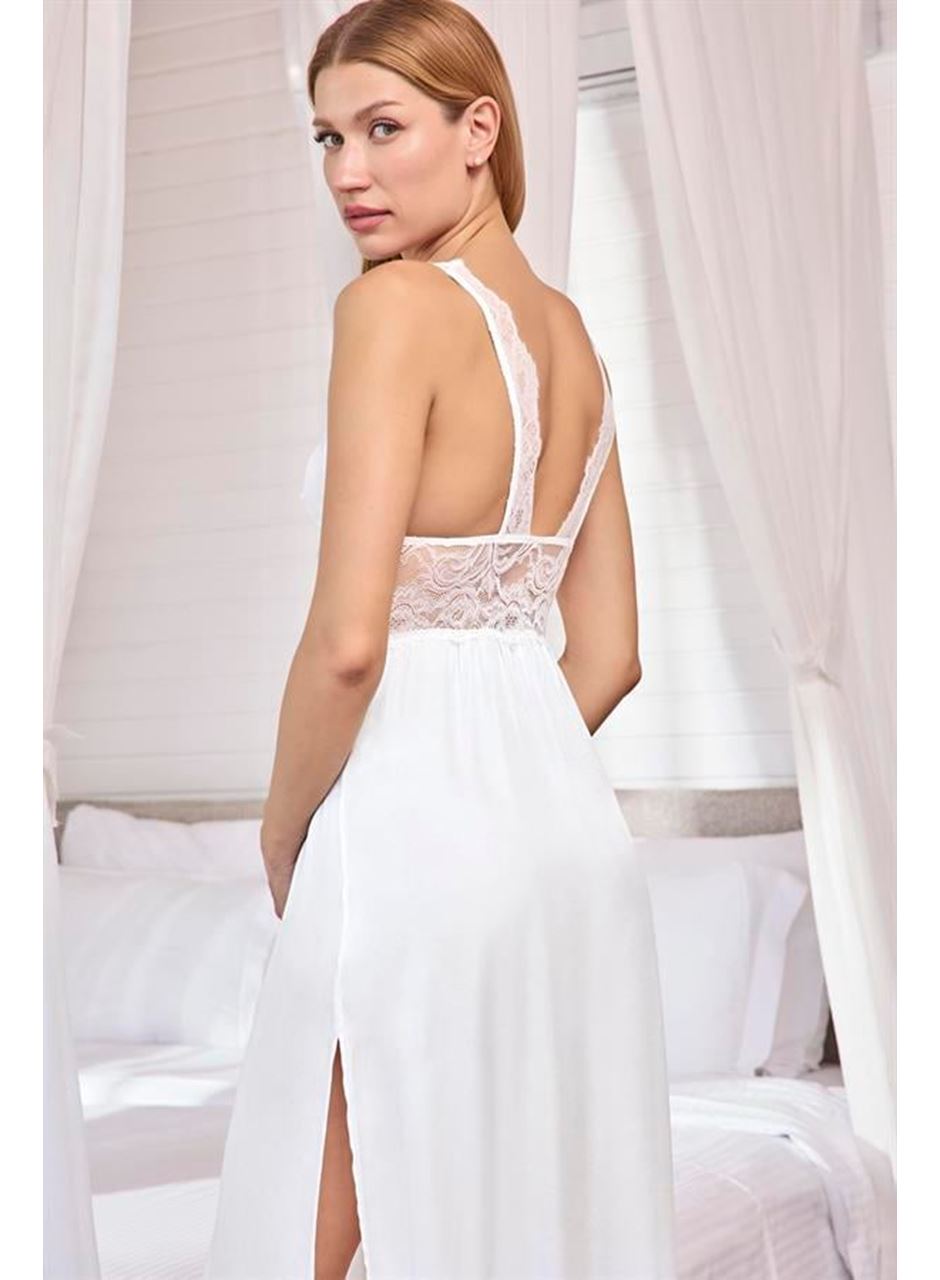 Göğüs ve Sırt Dekolteli Dantelli ve Yırtmaçlı Saten Gecelik