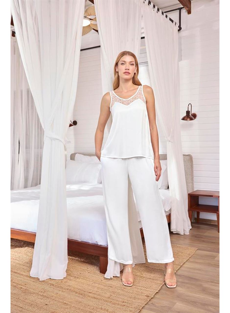 Dantelli ve Dekolteli Saten Pijama Takımı