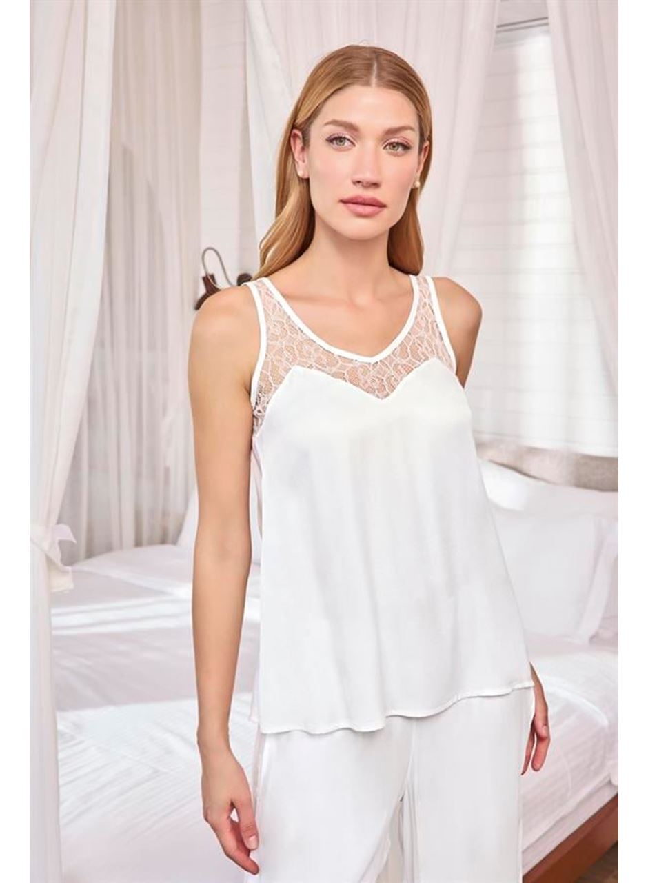 Dantelli ve Dekolteli Saten Pijama Takımı