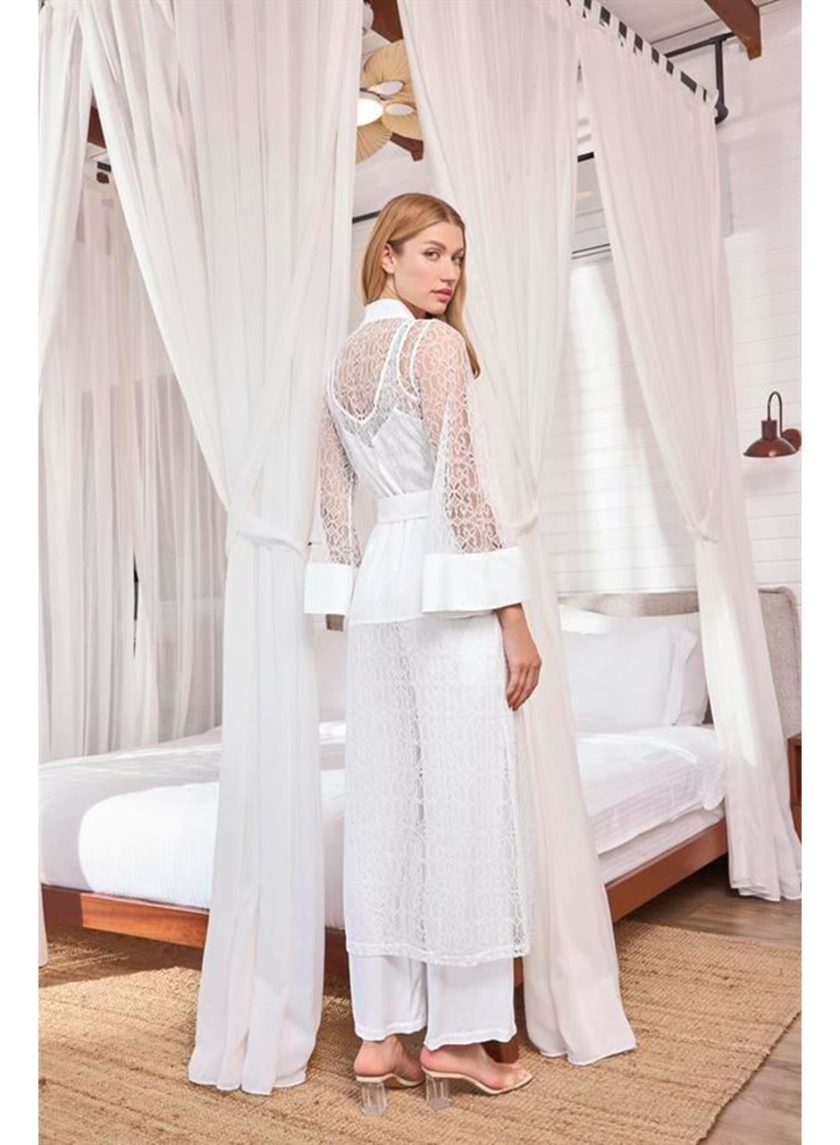 Uzun Kollu Dantelli ve Kuşaklı Sabahlık