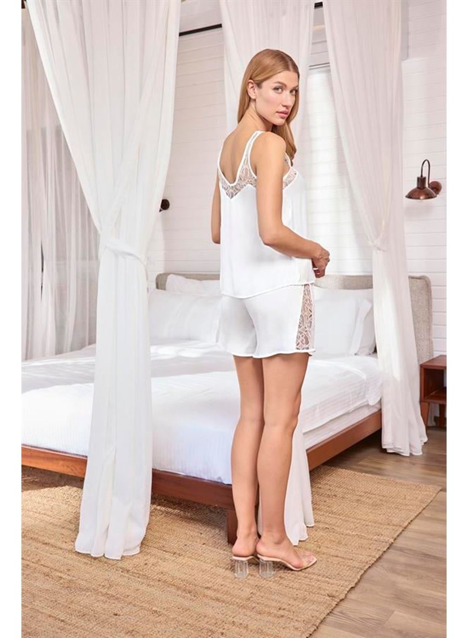 Dantelli ve Dekolteli Saten Şort Takımı