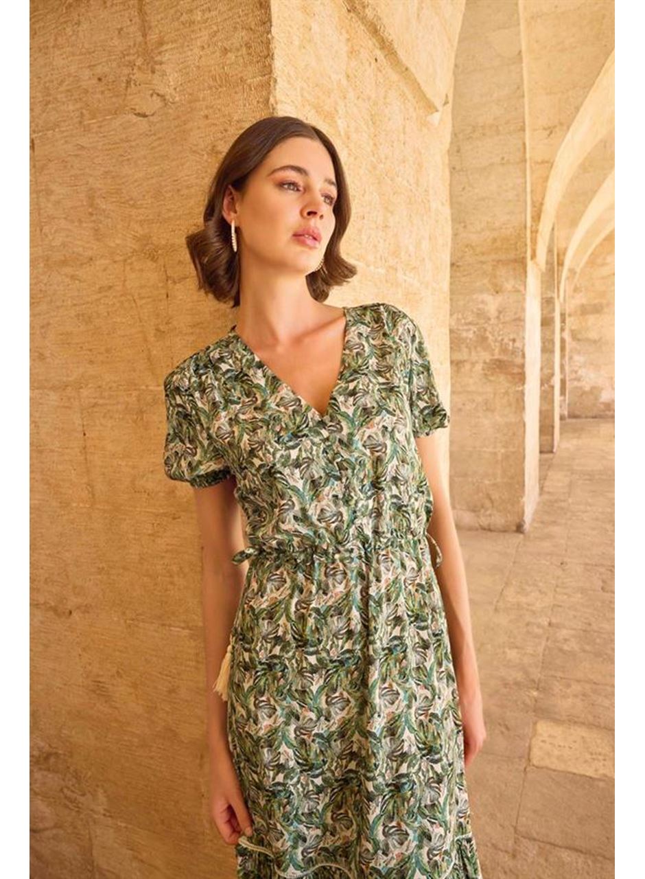 Yaprak Desenli Kısa Kollu Elbise