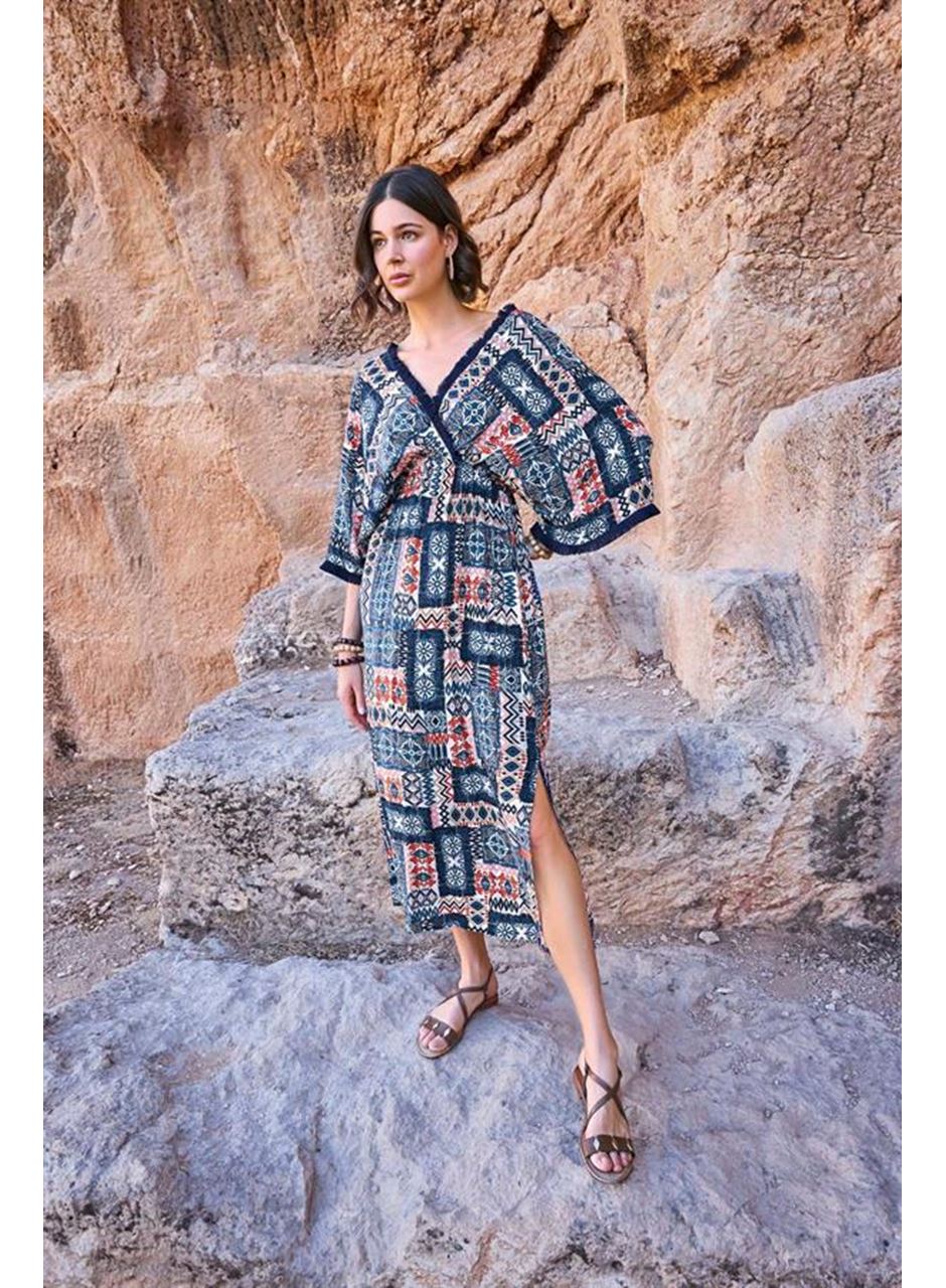 Etnik Desenli Kısa Kollu Yırtmaçlı Elbise