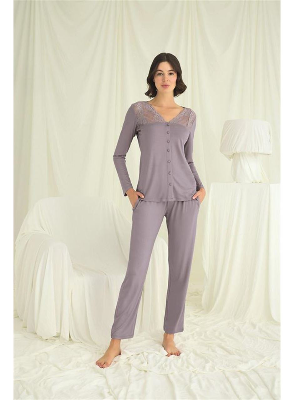 Yakası Kolu ve Omzu Dantelli Boydan Düğmeli Pijama Takımı