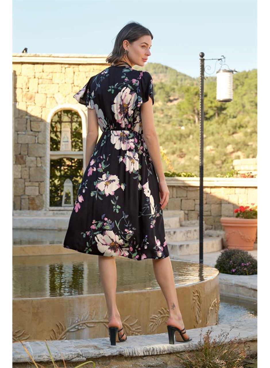 Çiçek ve Yaprak Desenli Önü Düğmeli Elbise