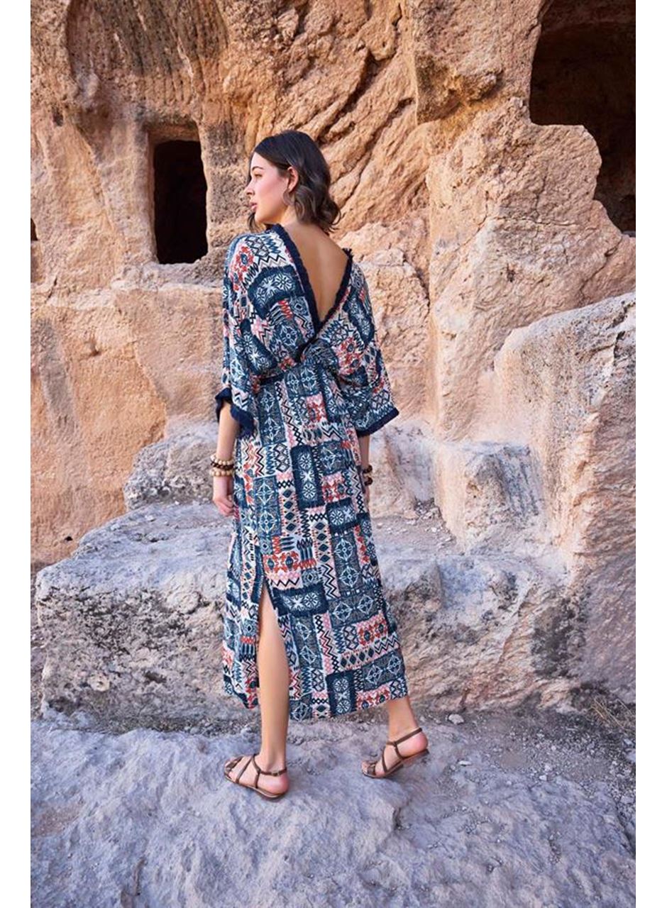 Etnik Desenli Kısa Kollu Yırtmaçlı Elbise
