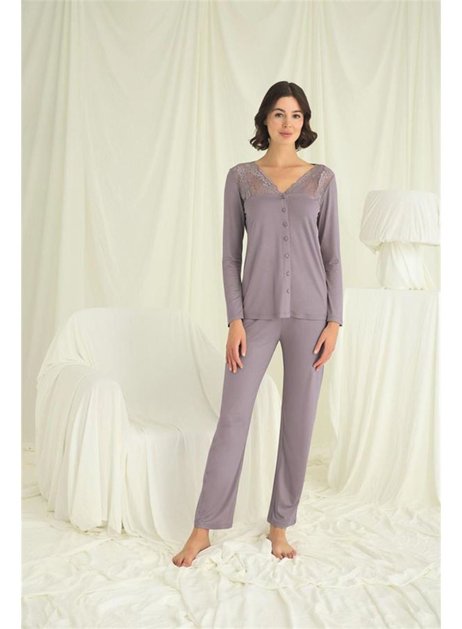 Yakası Kolu ve Omzu Dantelli Boydan Düğmeli Pijama Takımı