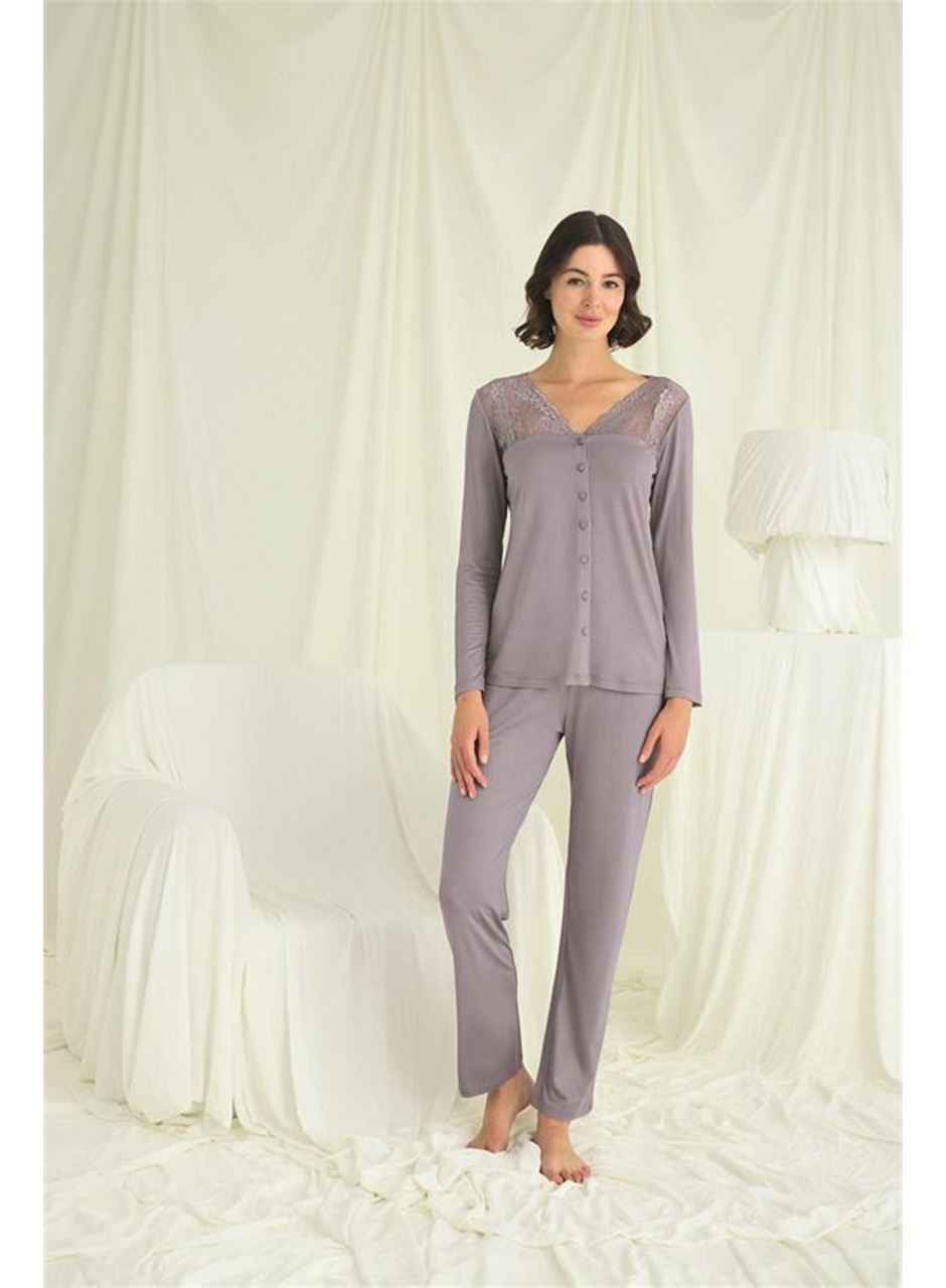 Yakası Kolu ve Omzu Dantelli Boydan Düğmeli Pijama Takımı