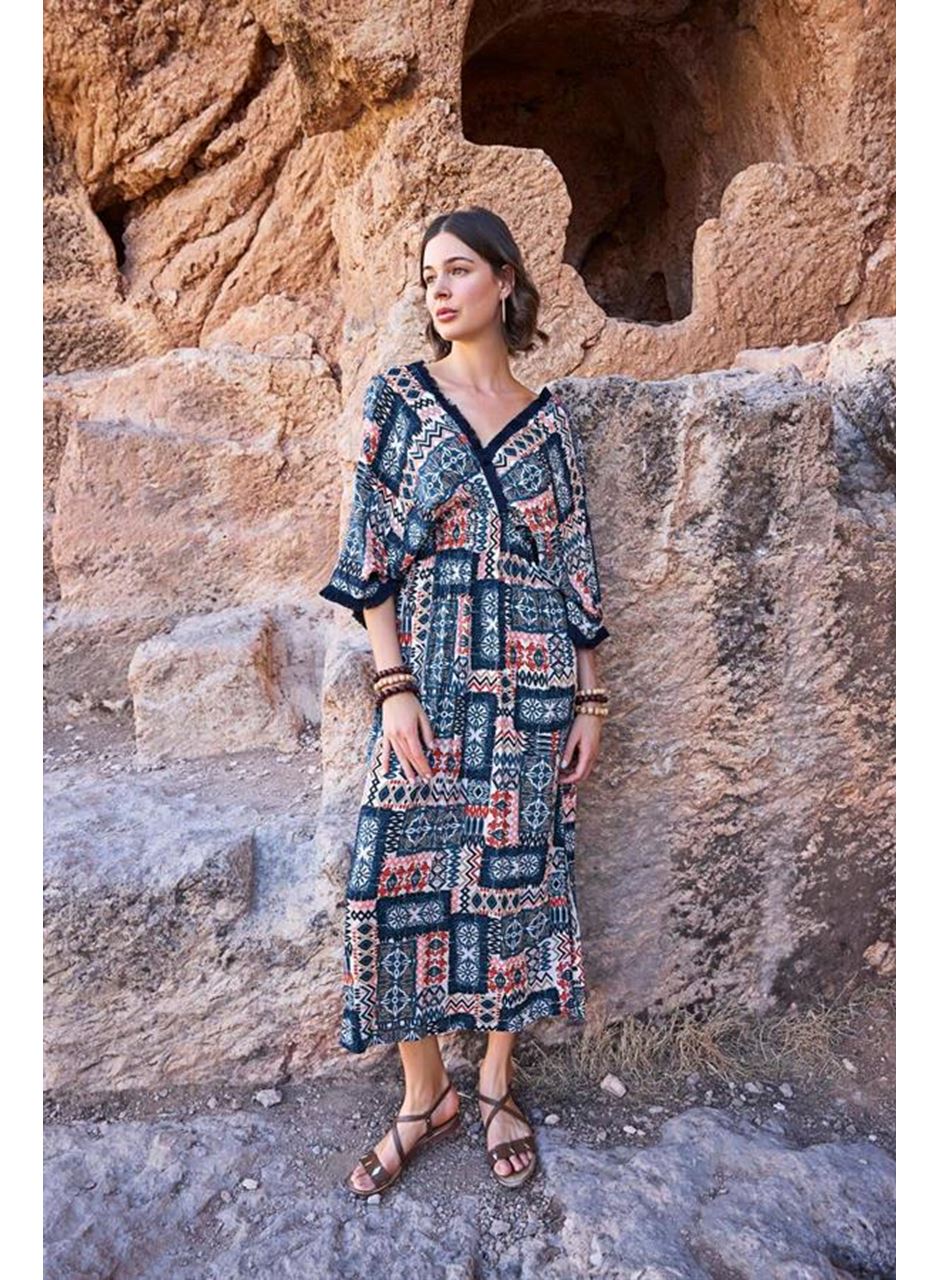 Etnik Desenli Kısa Kollu Yırtmaçlı Elbise