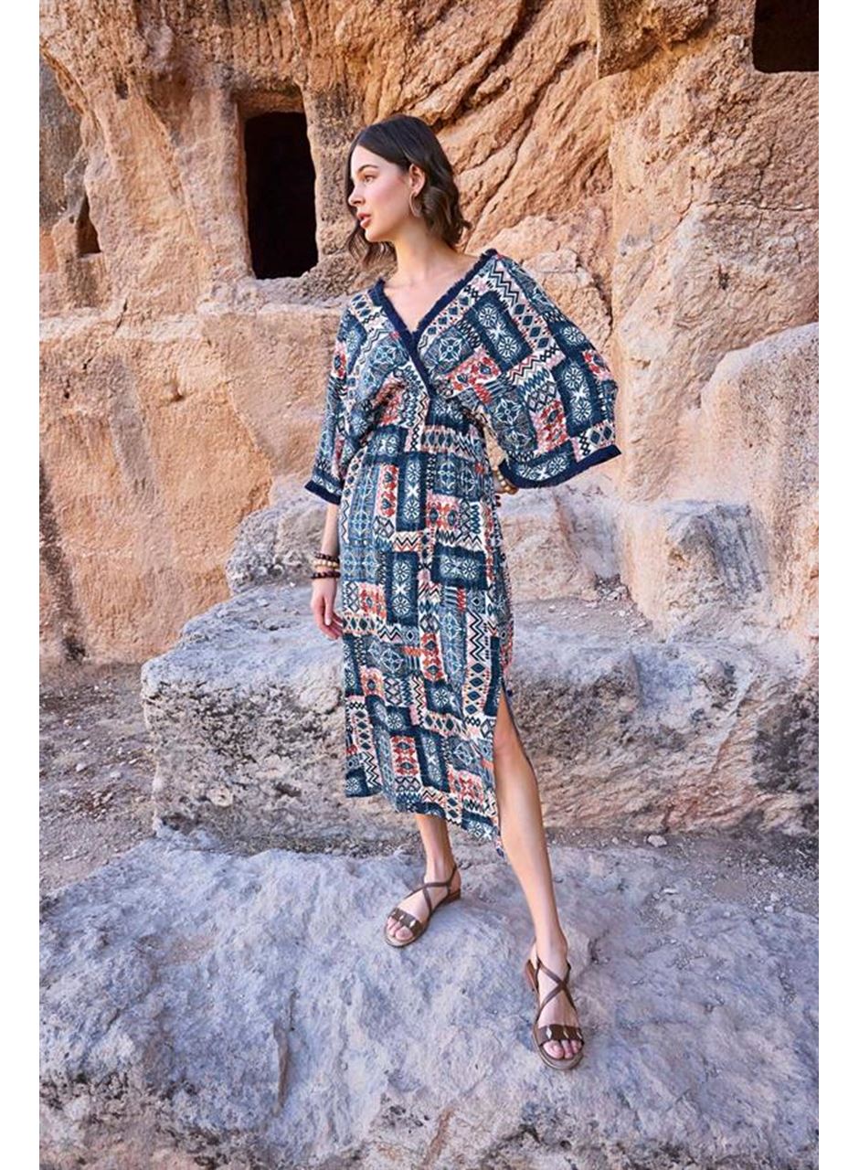 Etnik Desenli Kısa Kollu Yırtmaçlı Elbise
