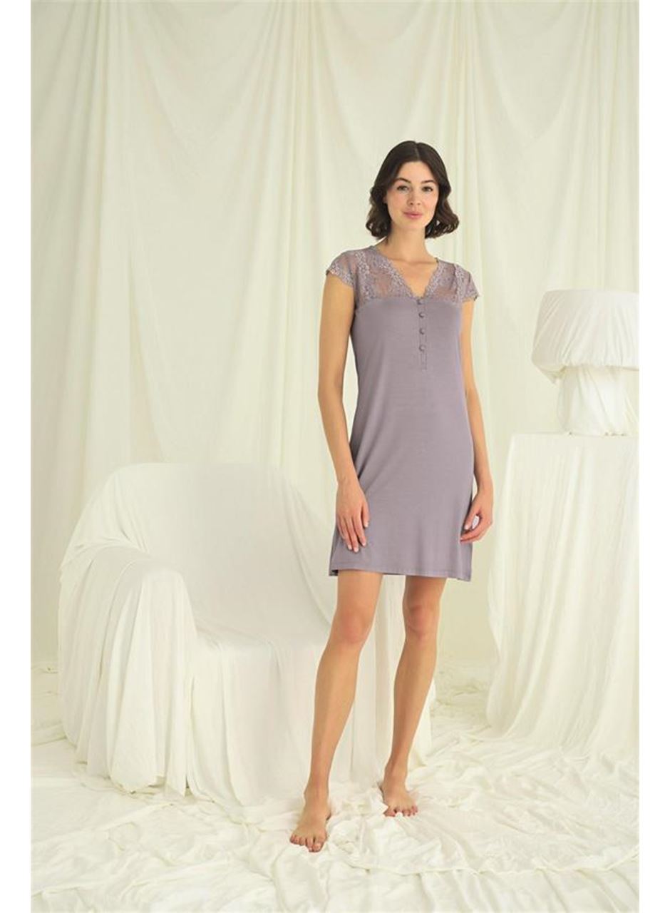 Kolu Omzu ve Yakası Dantelli Önü Düğmeli Gecelik