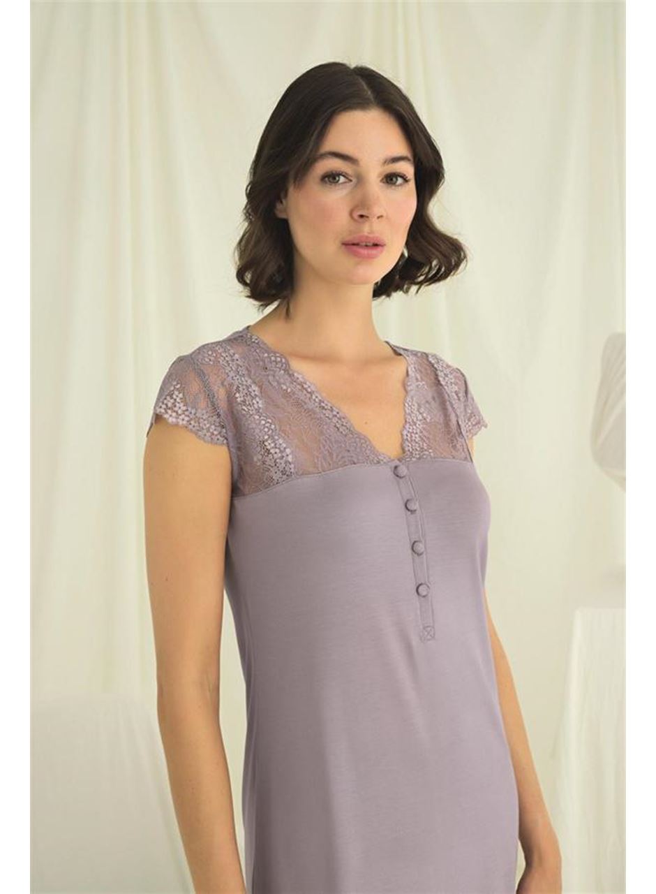 Kolu Omzu ve Yakası Dantelli Önü Düğmeli Gecelik