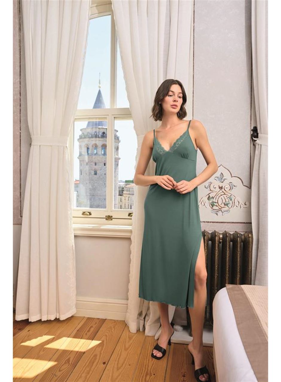 Çiçek ve Yaprak Desenli Dantelli ve Dekolteli Sabahlık Takımı