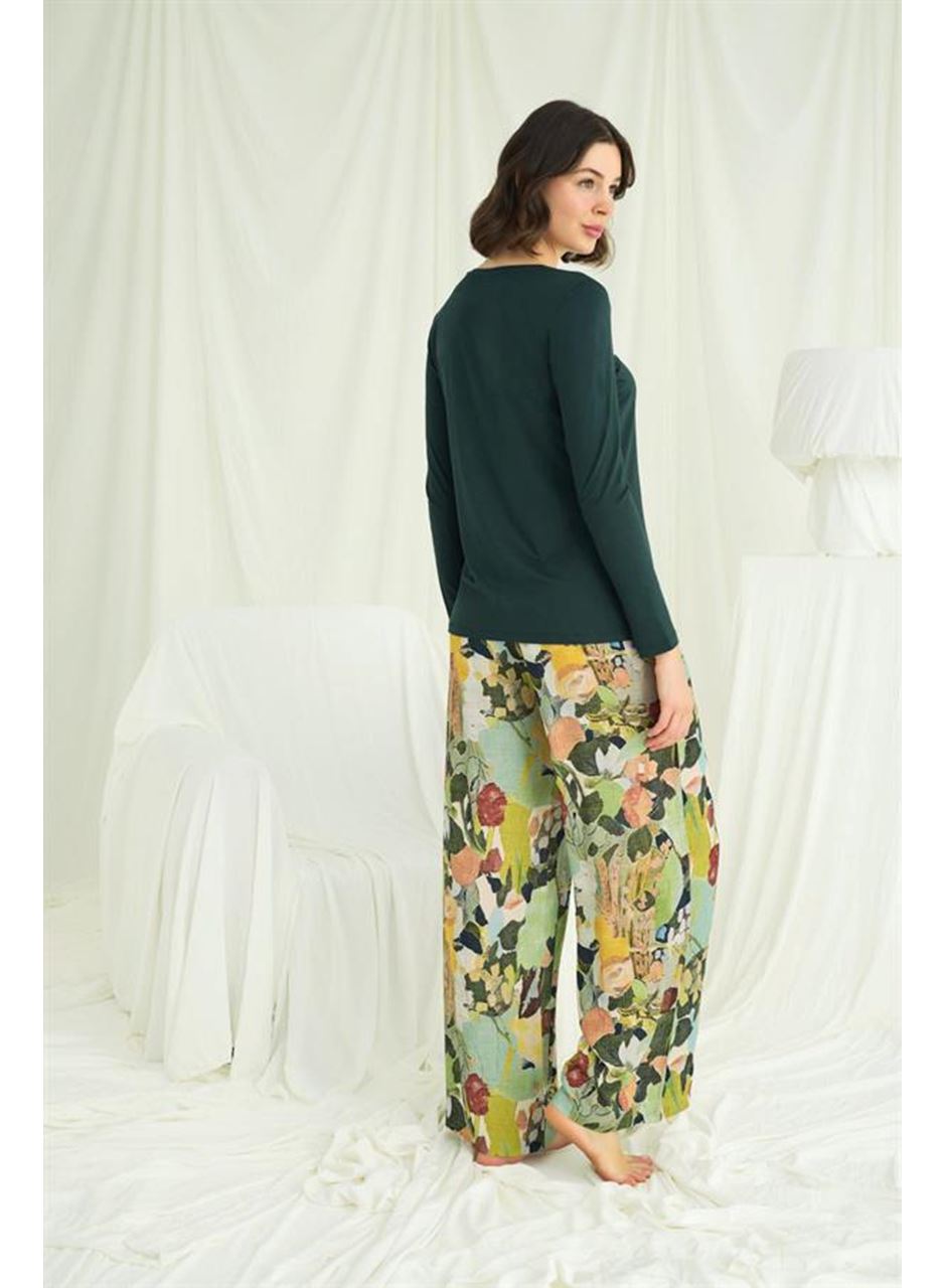 Çiçek ve Yaprak Desenli Pijama Takımı