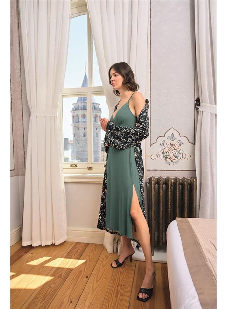 Çiçek ve Yaprak Desenli Dantelli ve Dekolteli Sabahlık Takımı