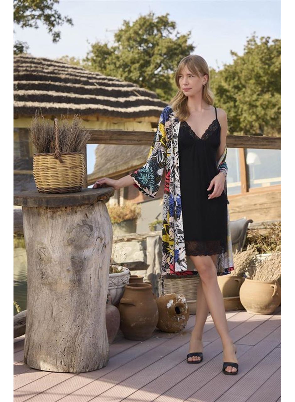 Yaprak Desenli Dantelli ve Dekolteli Sabahlık Takımı