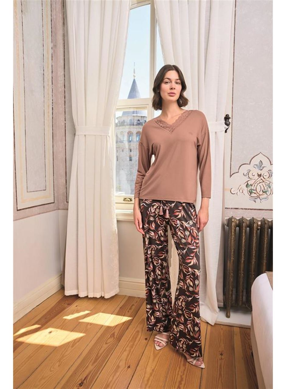 Yaprak Desenli Dantelli V Yaka Büyük Beden Pijama Takımı