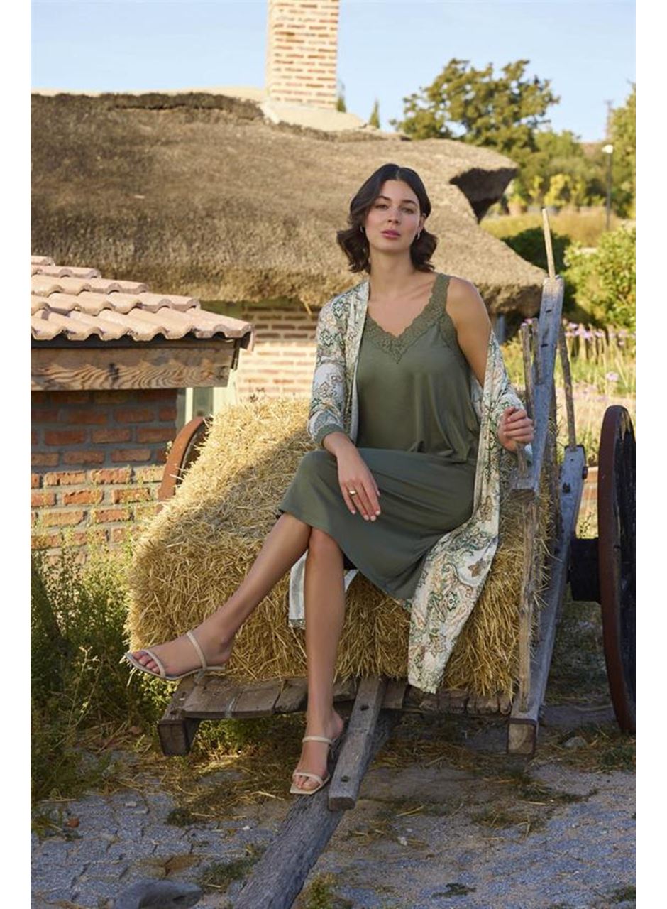 Etnik Desenli ve Dantelli Büyük Beden Sabahlık Takımı