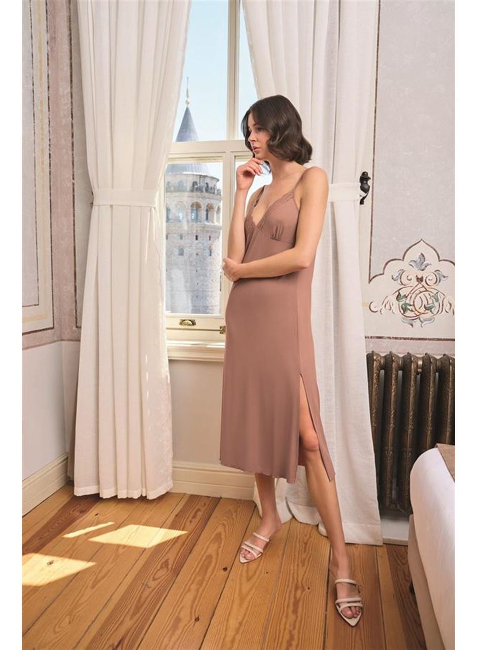 Yaprak Desenli Yırtmaçlı Dantelli ve Dekolteli Büyük Beden Sabahlık Takımı