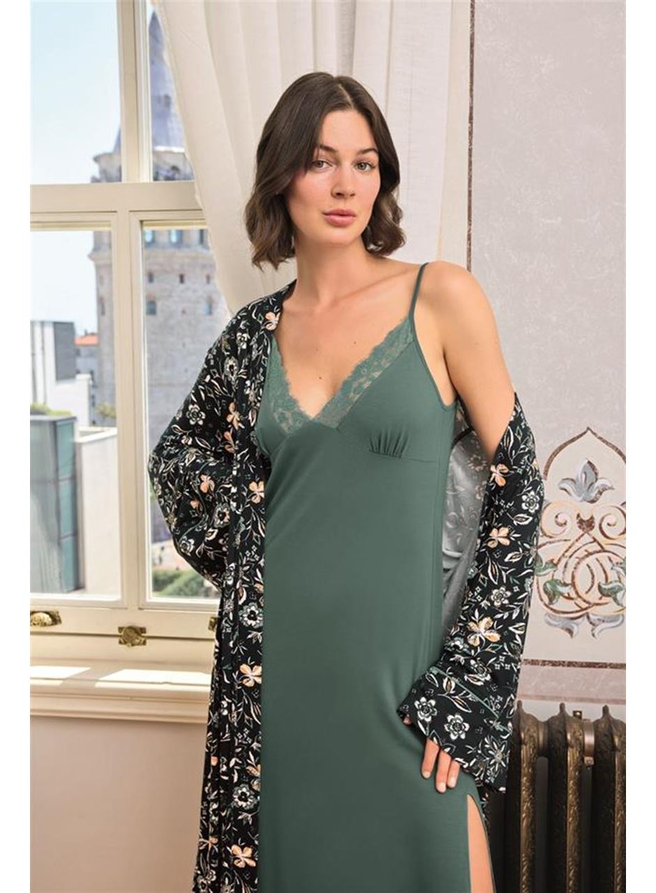 Çiçek ve Yaprak Desenli Dantelli ve Dekolteli Sabahlık Takımı