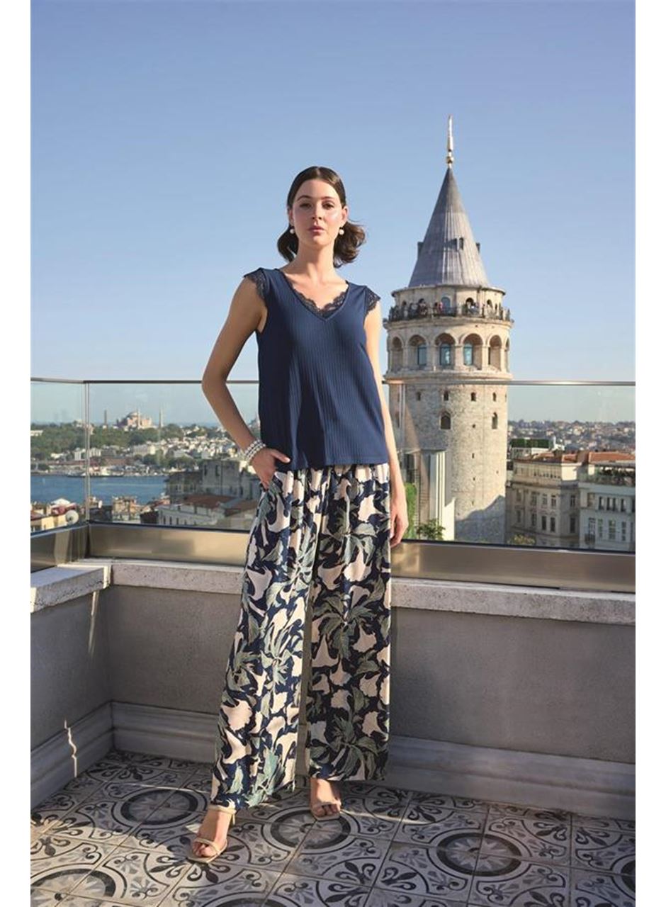 Yaprak Desenli ve Dantelli 3'lü Pijama Takımı