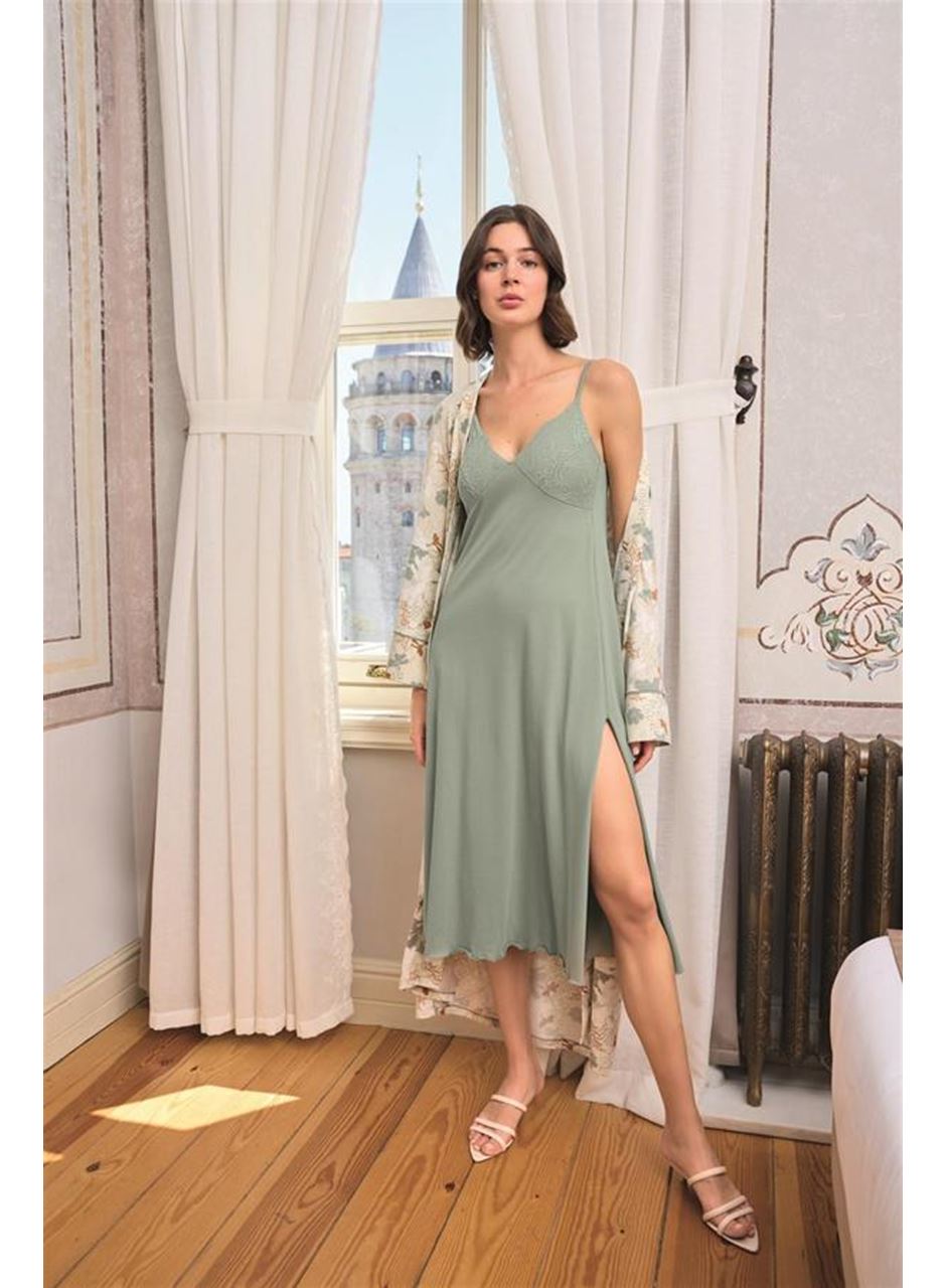 Çiçek ve Yaprak Desenli Dantelli ve Dekolteli Sabahlık Takımı