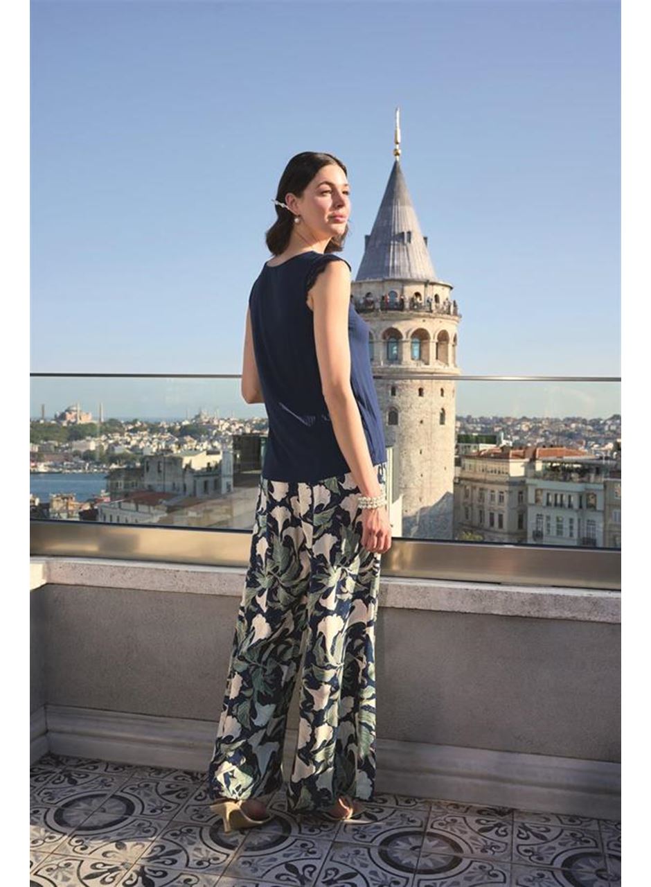 Yaprak Desenli ve Dantelli 3'lü Pijama Takımı