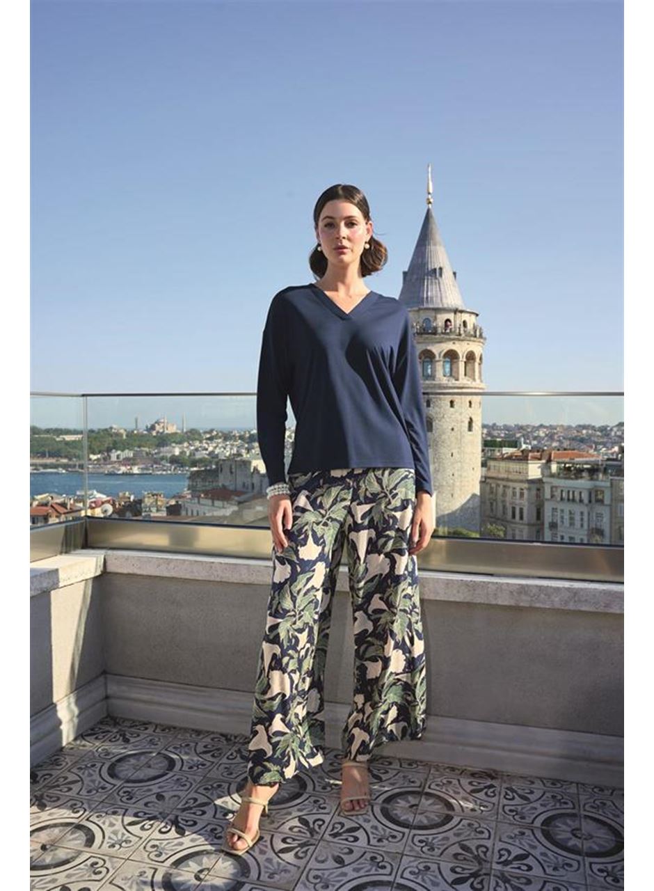 Yaprak Desenli Uzun Kollu V Yaka Pijama Takımı