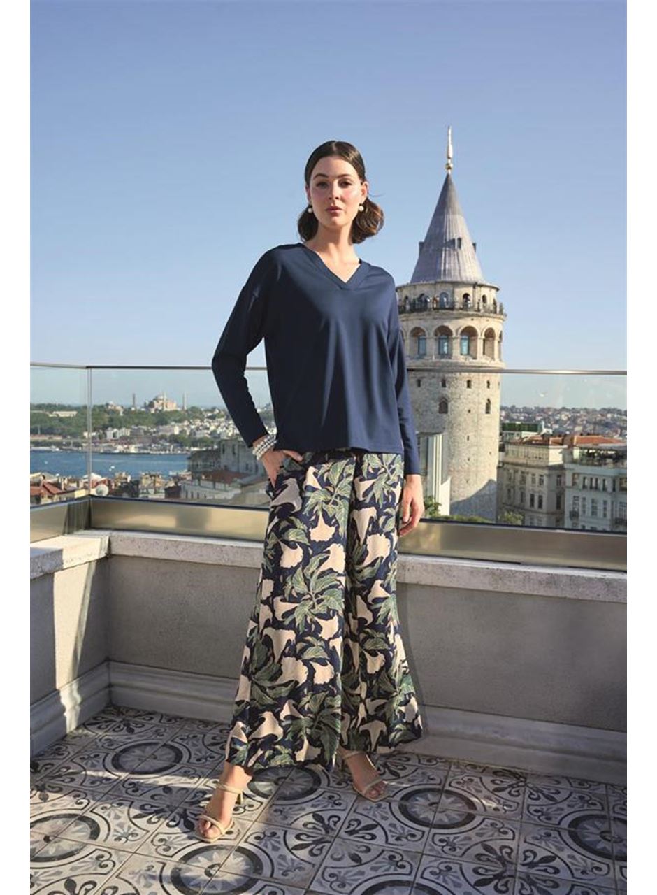 Yaprak Desenli Uzun Kollu V Yaka Pijama Takımı