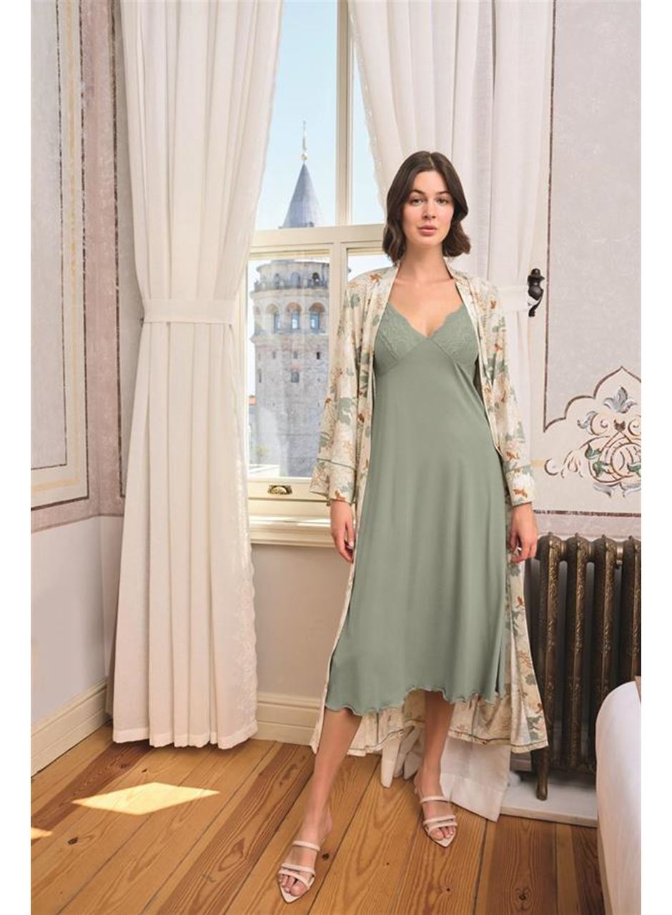 Çiçek ve Yaprak Desenli Dantelli ve Dekolteli Sabahlık Takımı