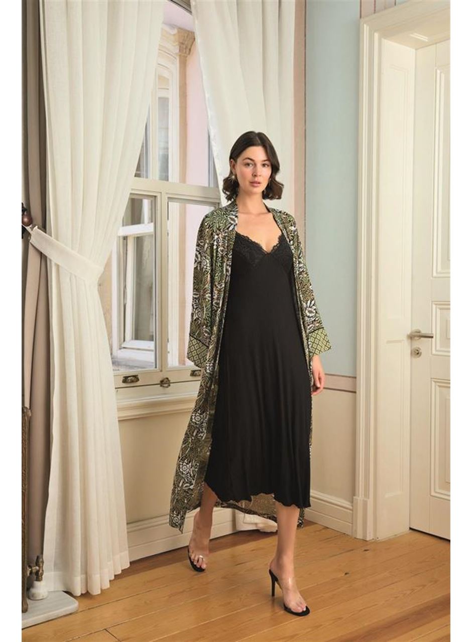 Çiçek Yaprak ve Etnik Desenli Dantelli ve Dekolteli Sabahlık Takımı