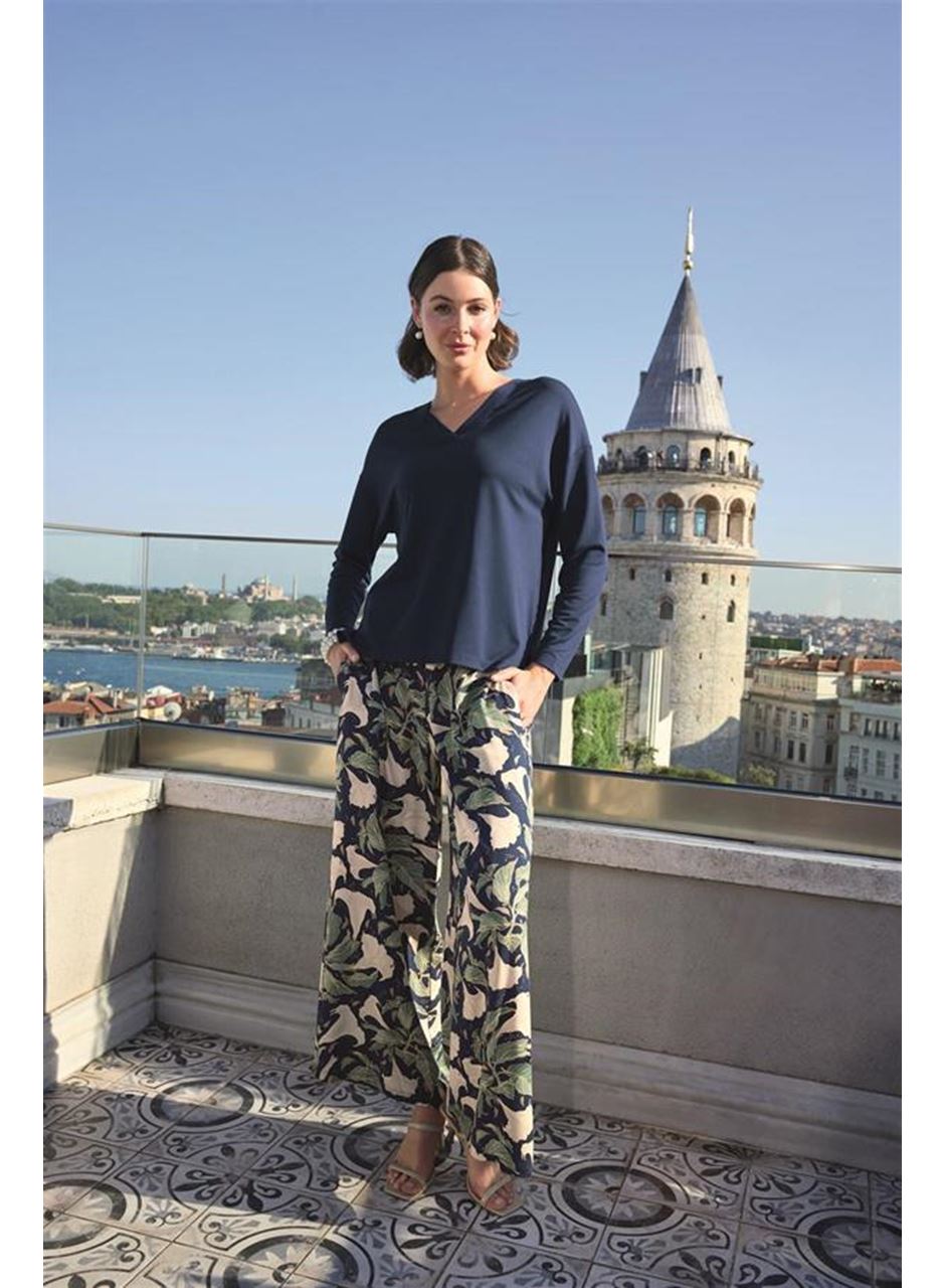 Yaprak Desenli Uzun Kollu V Yaka Pijama Takımı