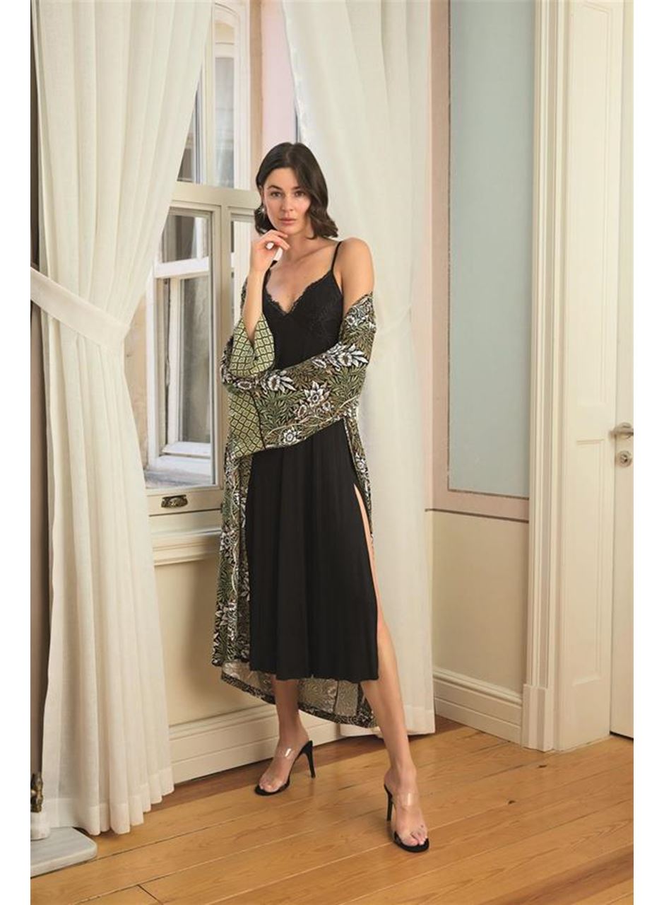 Çiçek Yaprak ve Etnik Desenli Dantelli ve Dekolteli Sabahlık Takımı