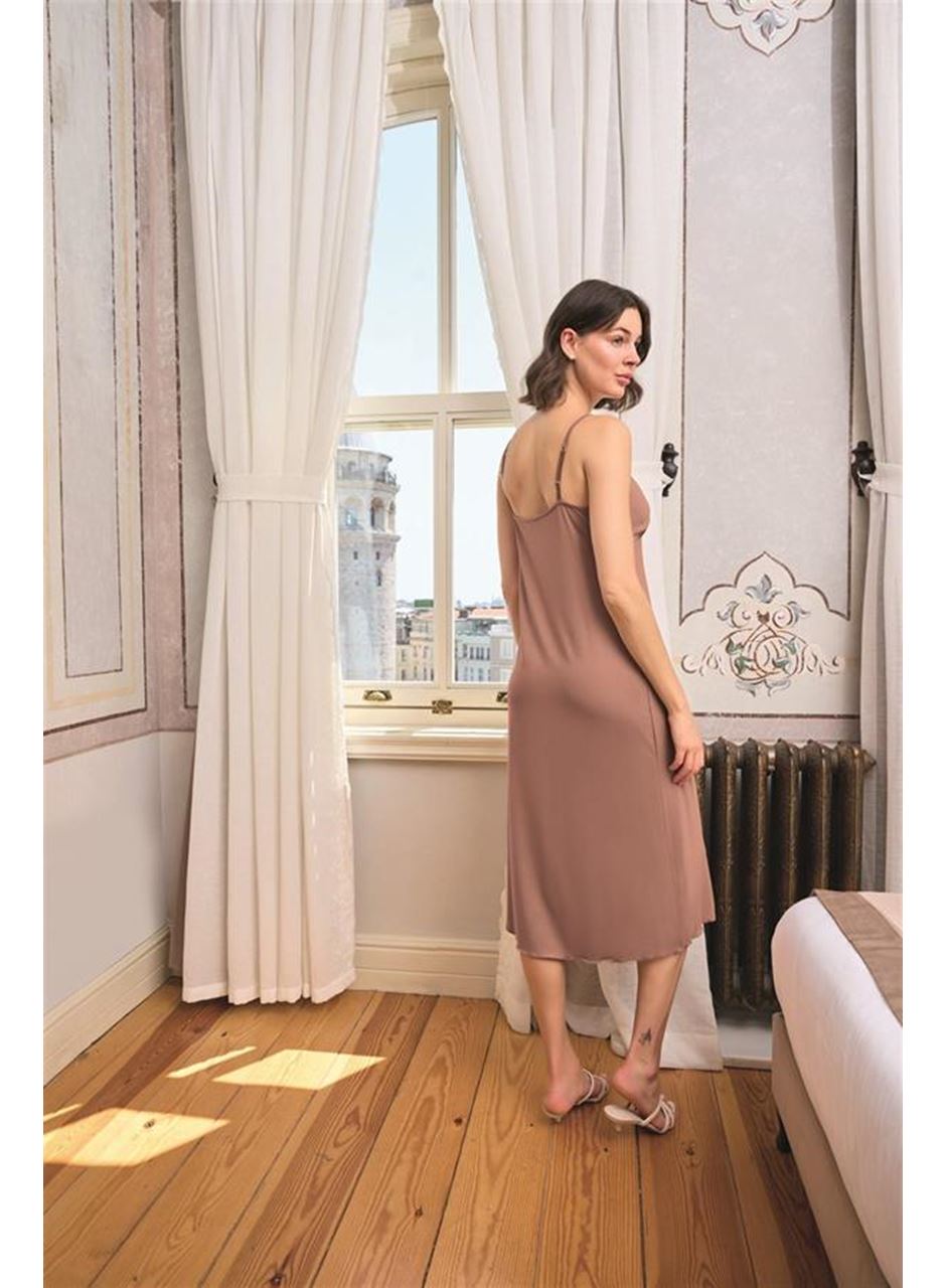 Yaprak Desenli Yırtmaçlı Dantelli ve Dekolteli Sabahlık Takımı