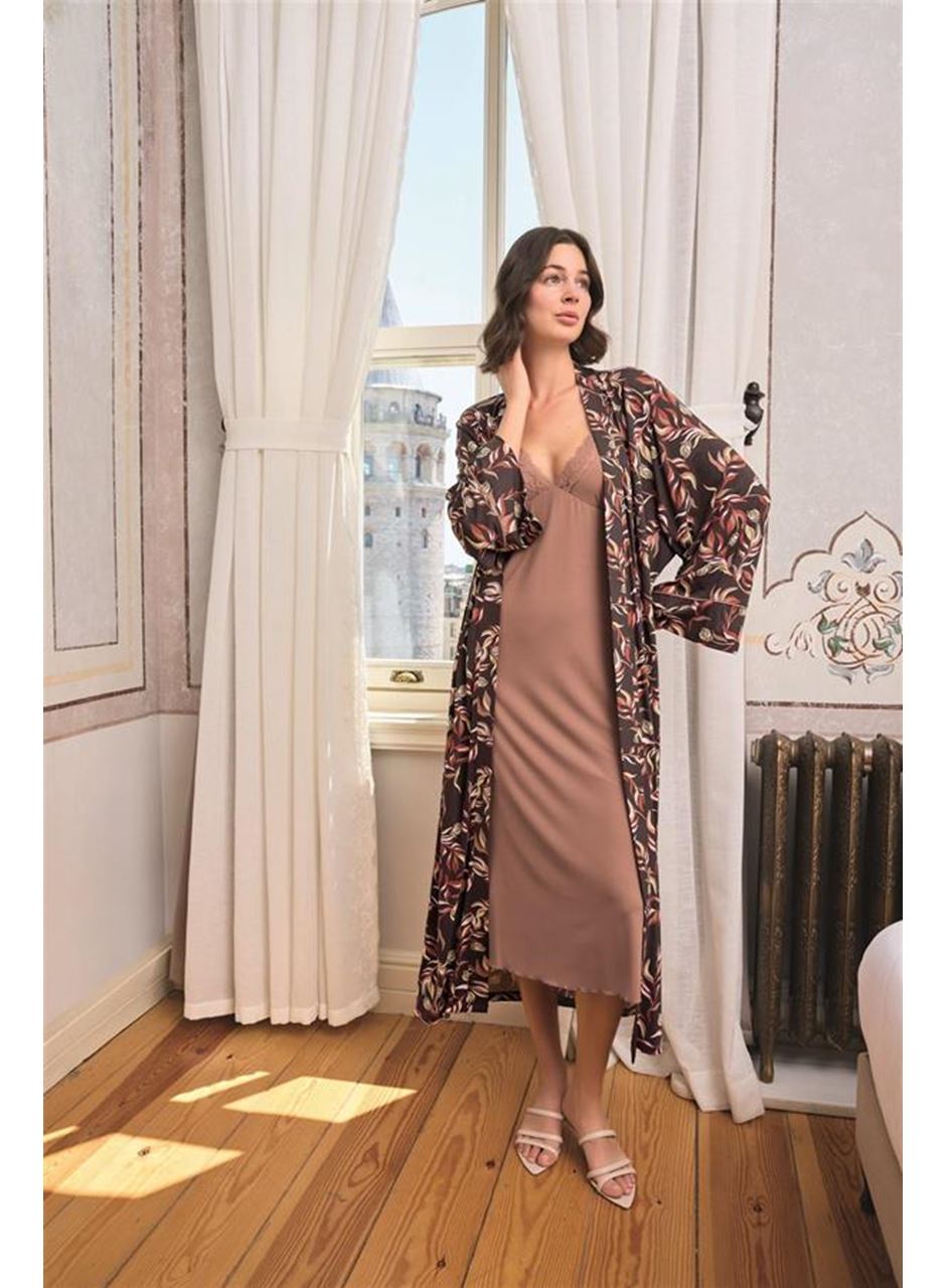 Yaprak Desenli Yırtmaçlı Dantelli ve Dekolteli Sabahlık Takımı