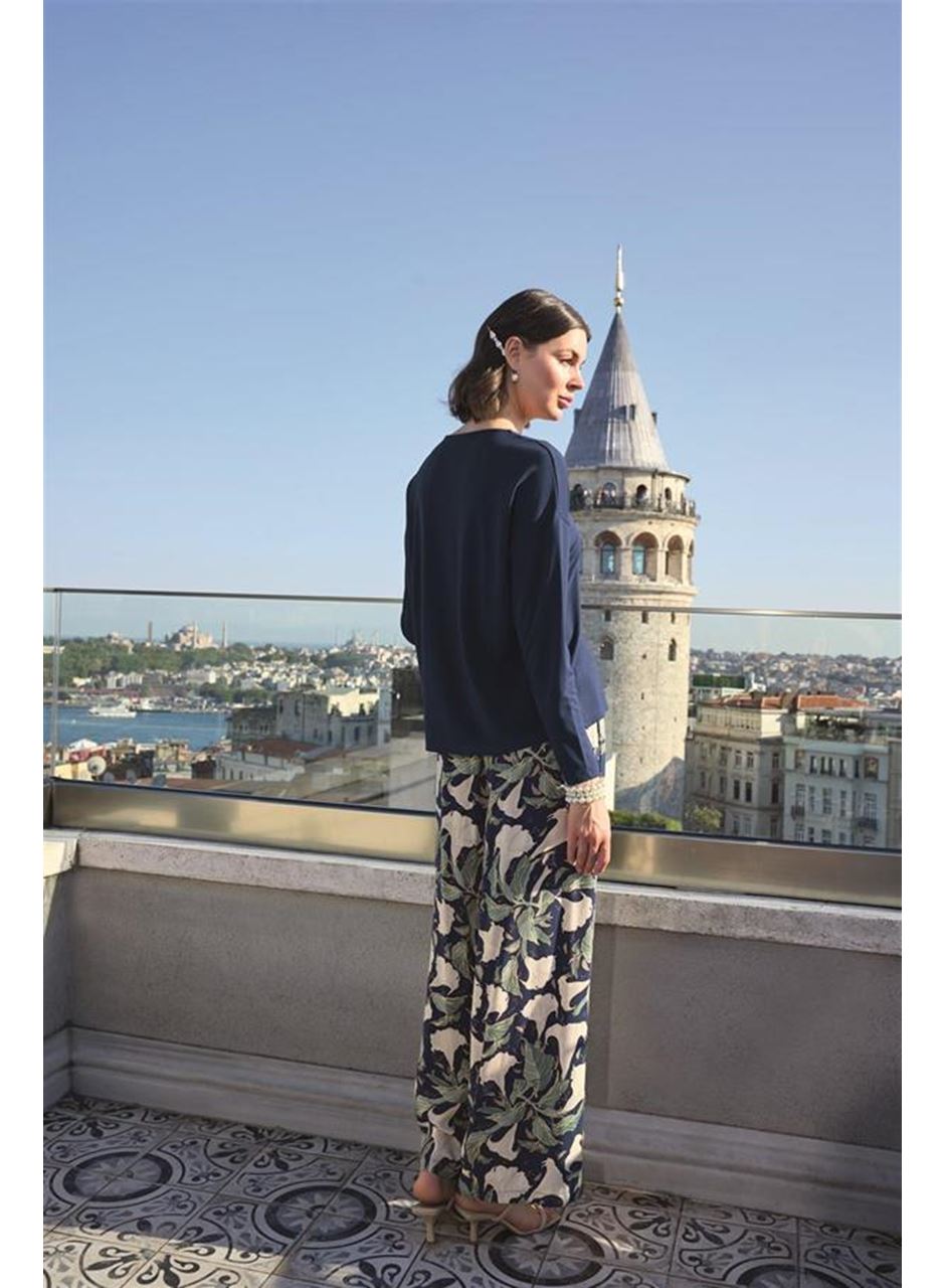 Yaprak Desenli Uzun Kollu V Yaka Pijama Takımı