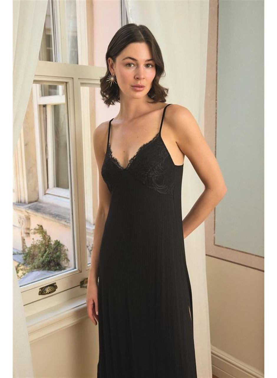 Çiçek Yaprak ve Etnik Desenli Dantelli ve Dekolteli Sabahlık Takımı