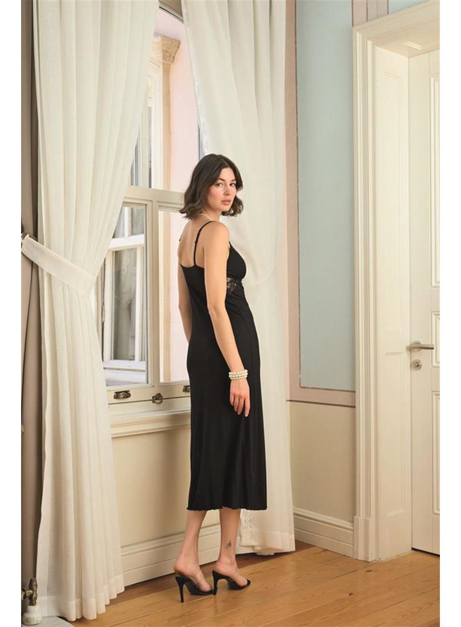 Çiçek Yaprak ve Etnik Desenli Dantelli ve Dekolteli Sabahlık Takımı